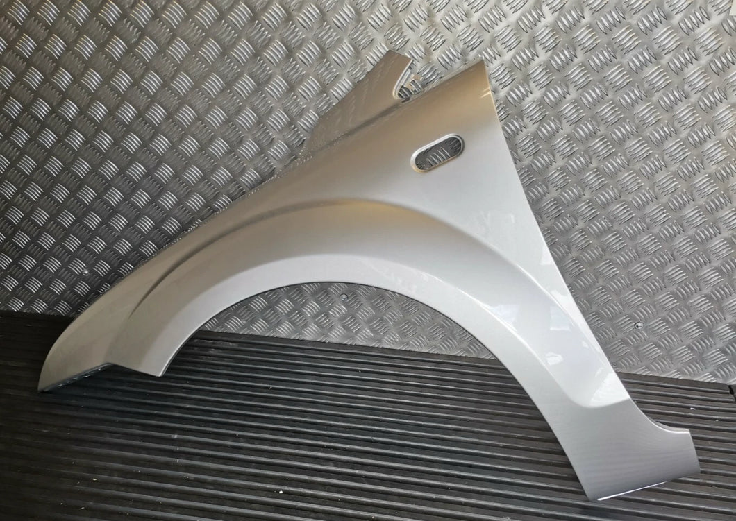 Ford Focus 05-07 Passenger Wing Painted Moondust Silver